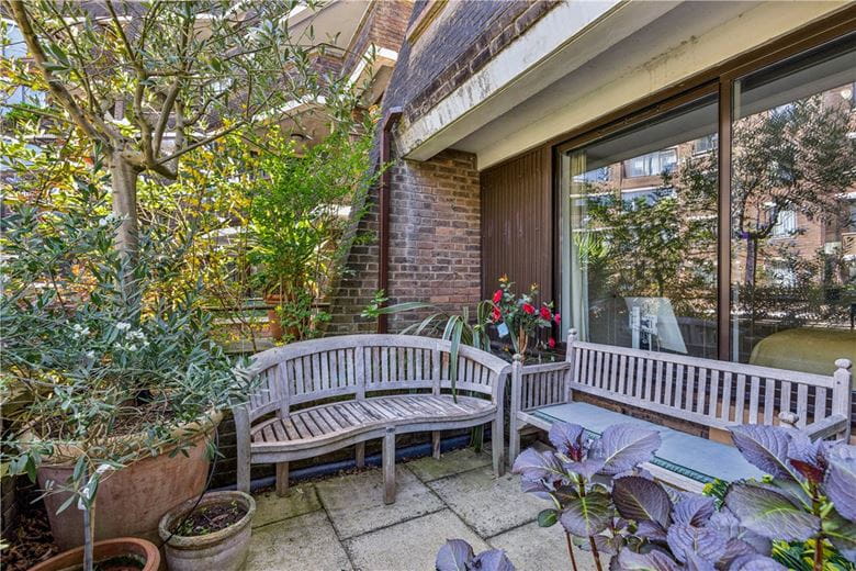 2 bedroom flat, Stevenage Road, London SW6 - Available