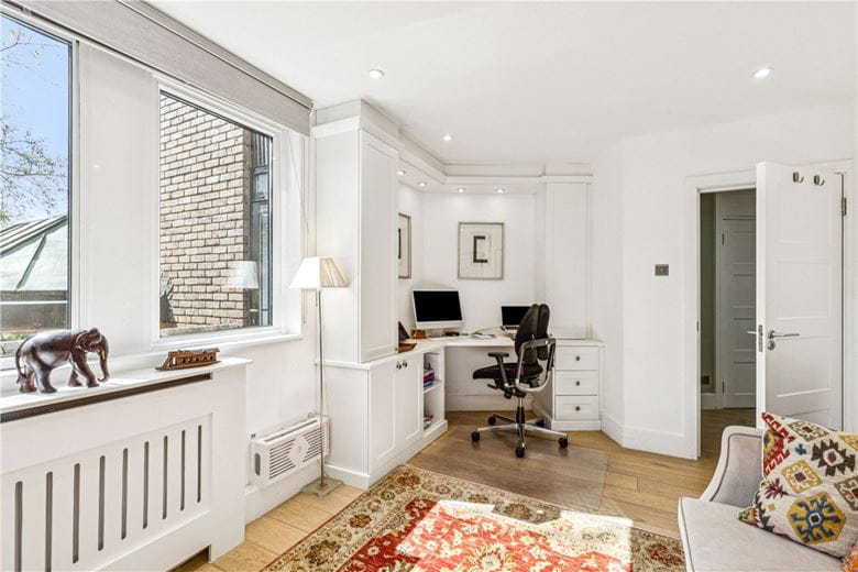 2 bedroom flat, Stevenage Road, London SW6 - Available