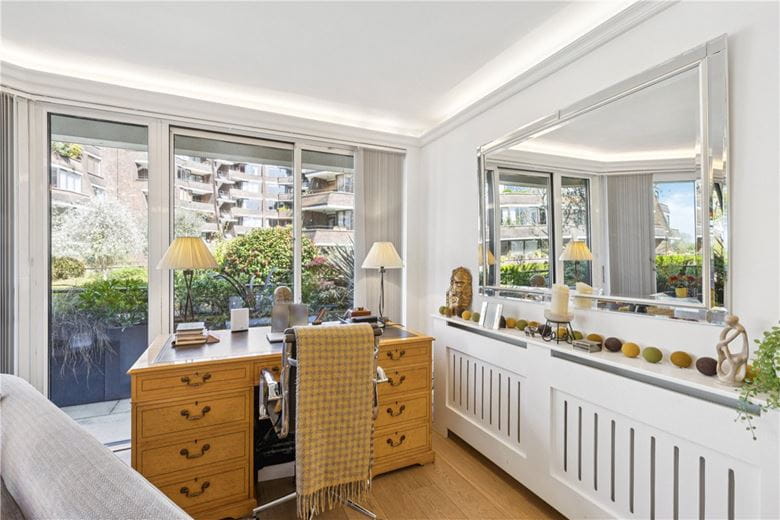 2 bedroom flat, Stevenage Road, London SW6 - Available