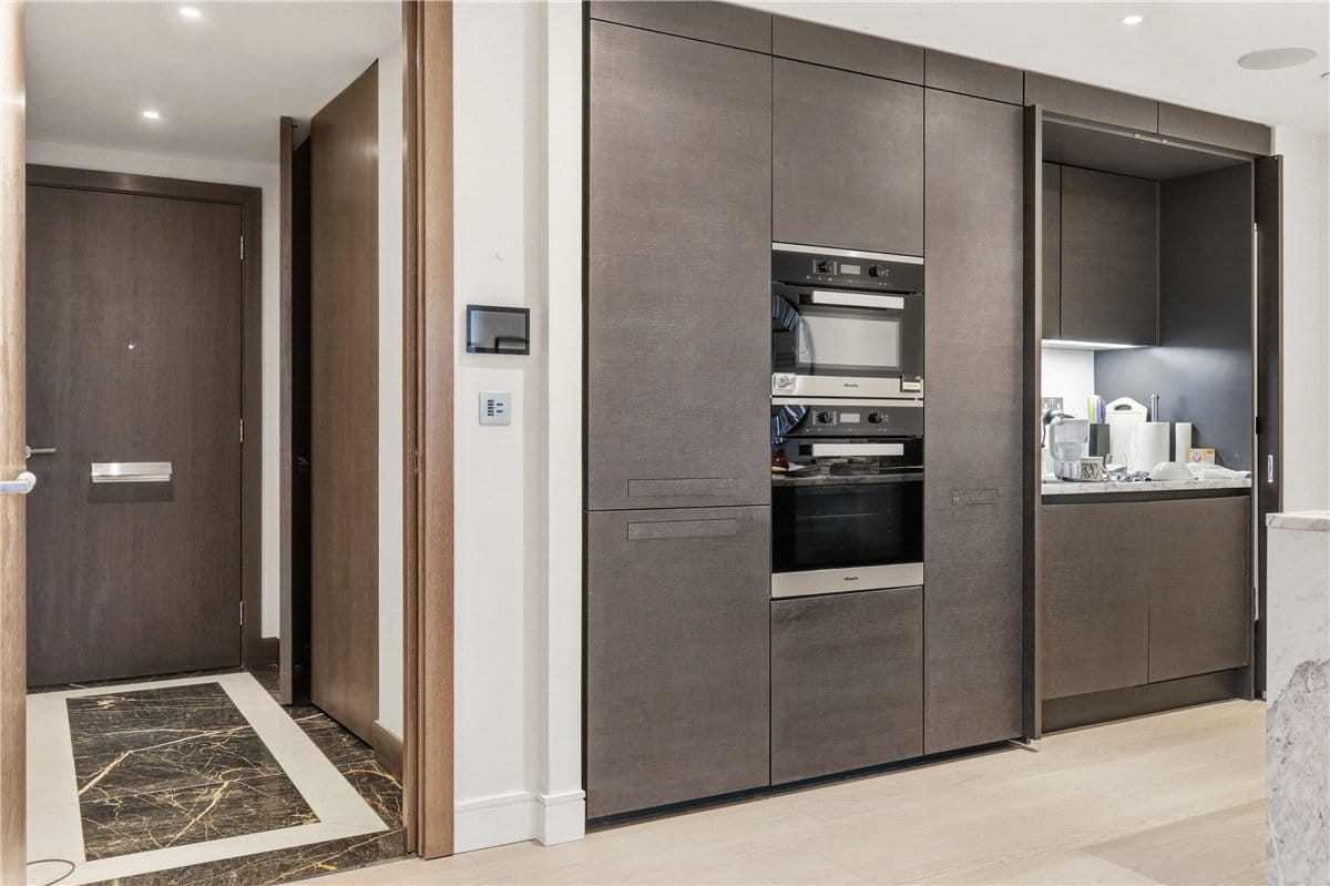 1 bedroom flat, Park Street, London SW6 - Available