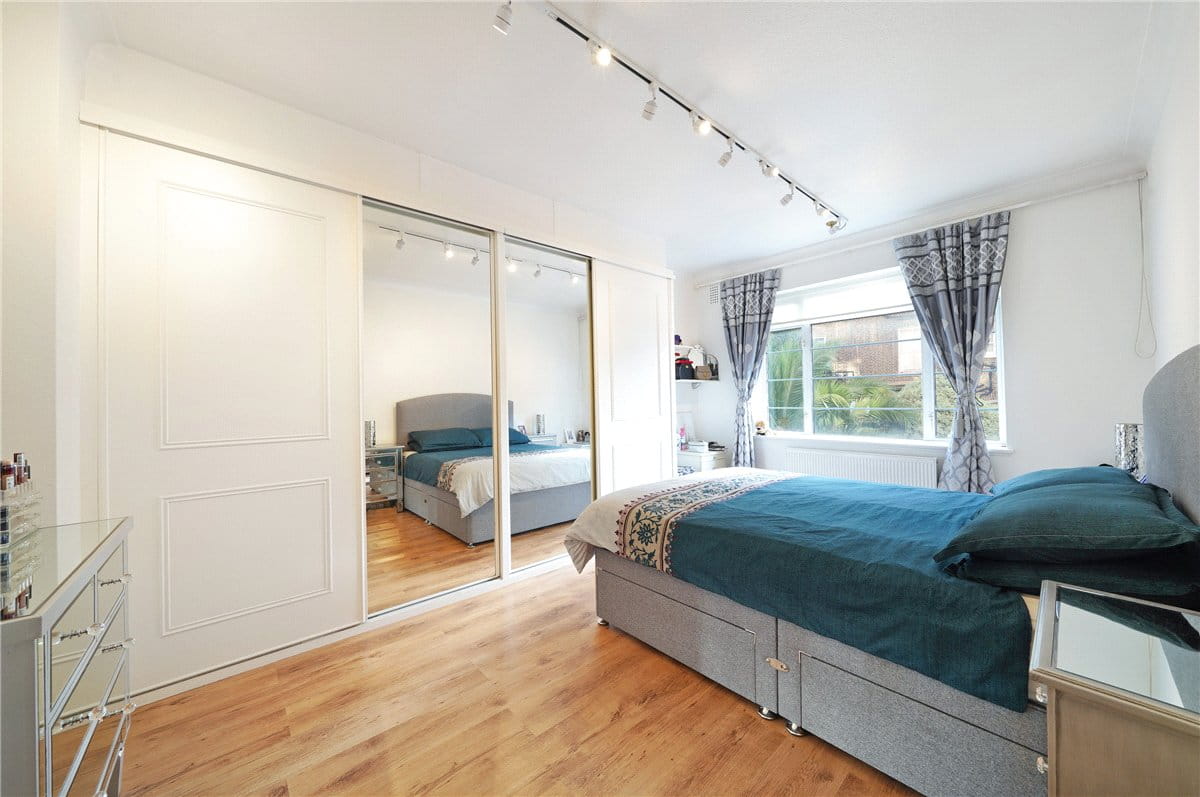 2 bedroom flat, Barons Keep, Gliddon Road W14 - Available