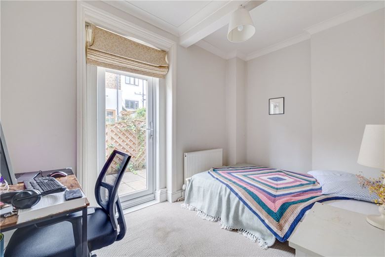 2 bedroom flat, Vera Road, London SW6 - Available