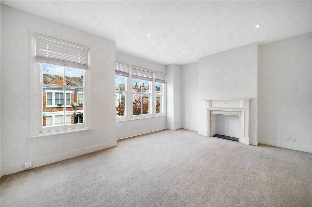 2 bedroom flat, Edenvale Street, London SW6 - Available