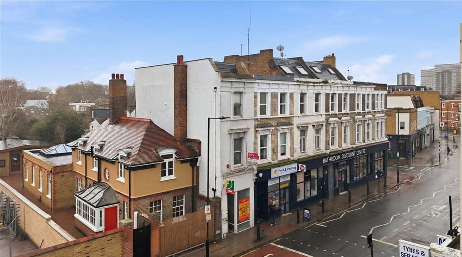 2 bedroom flat, Munster Road, London SW6 - Available