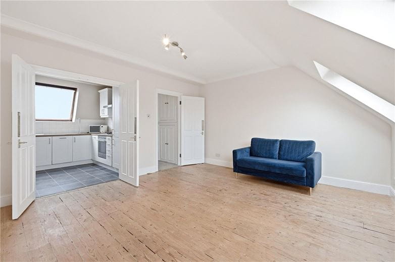 2 bedroom flat, Munster Road, London SW6 - Available