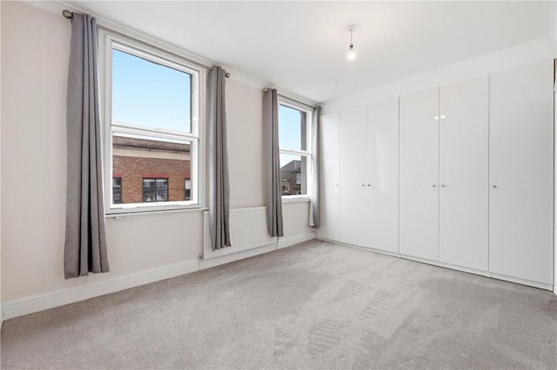 2 bedroom flat, Munster Road, London SW6 - Available