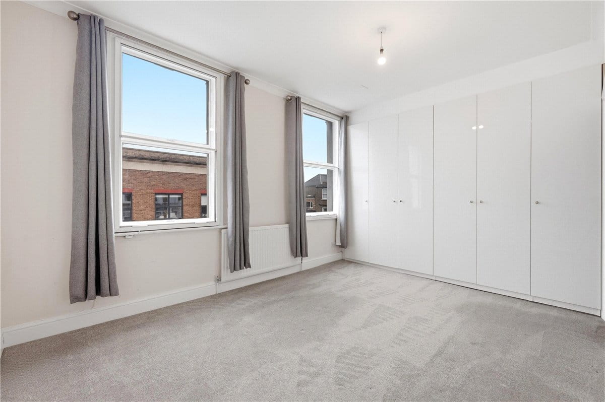 2 bedroom flat, Munster Road, London SW6 - Available