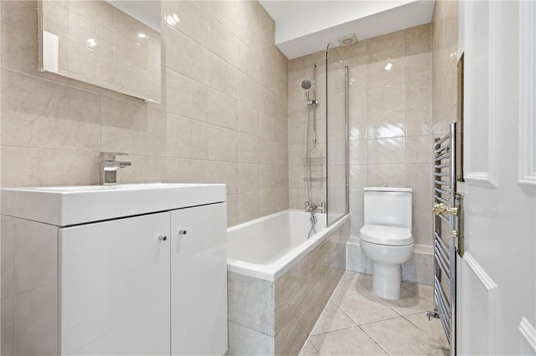 2 bedroom flat, Munster Road, London SW6 - Available