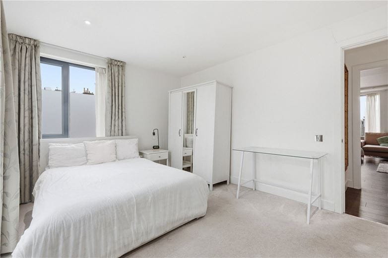 3 bedroom flat, Lillie Road, London SW6 - Available