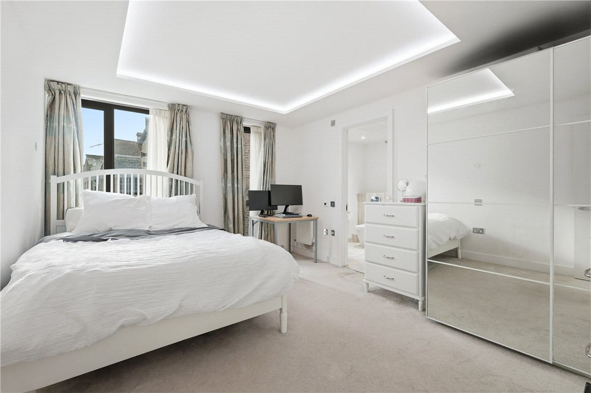 3 bedroom flat, Lillie Road, London SW6 - Available
