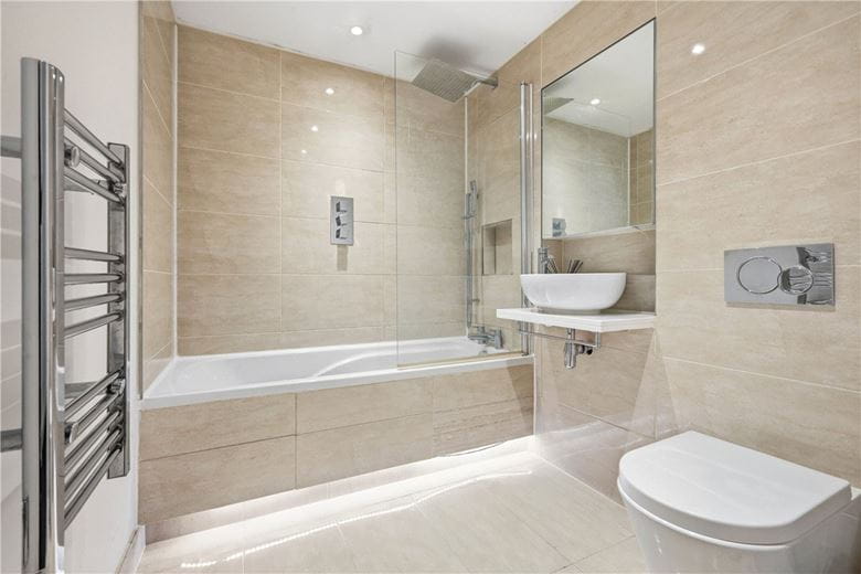 3 bedroom flat, Lillie Road, London SW6 - Available