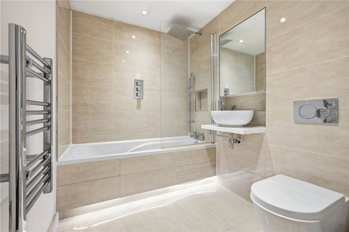 3 bedroom flat, Lillie Road, London SW6 - Available