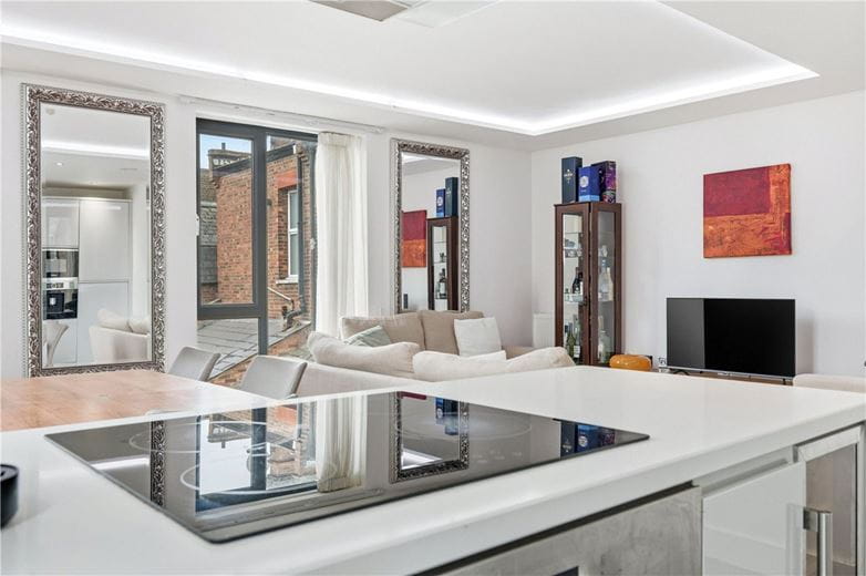 3 bedroom flat, Lillie Road, London SW6 - Available