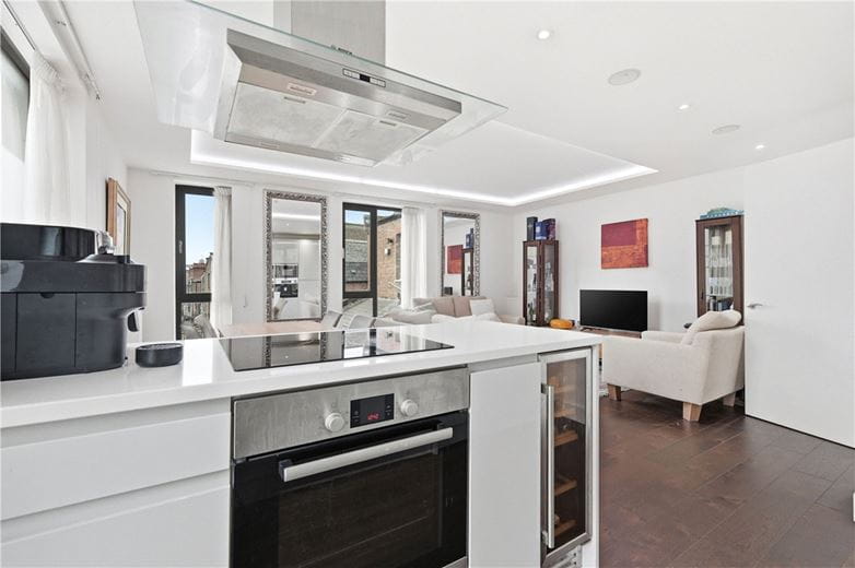 3 bedroom flat, Lillie Road, London SW6 - Available