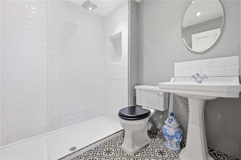 6 bedroom house, Delaford Street, London SW6 - Available