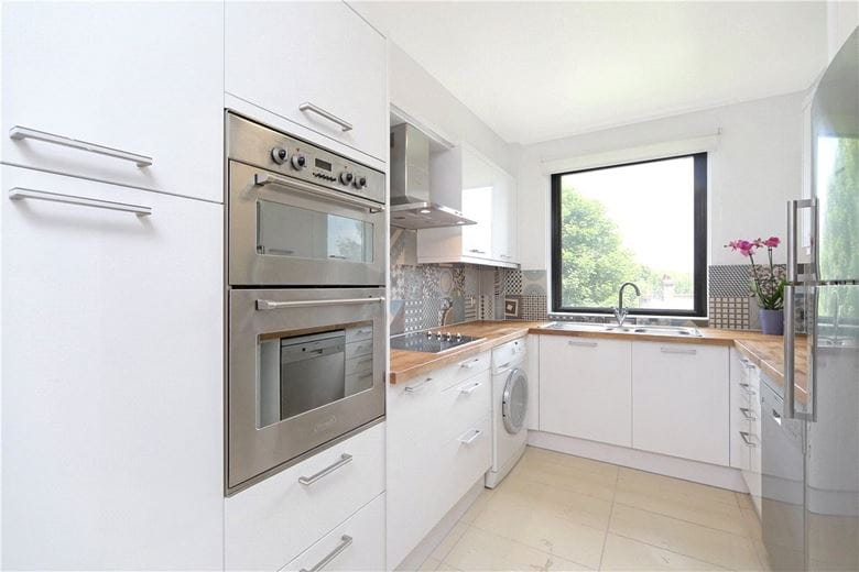 2 bedroom flat, Alder Lodge, 73 Stevenage Road SW6 - Available