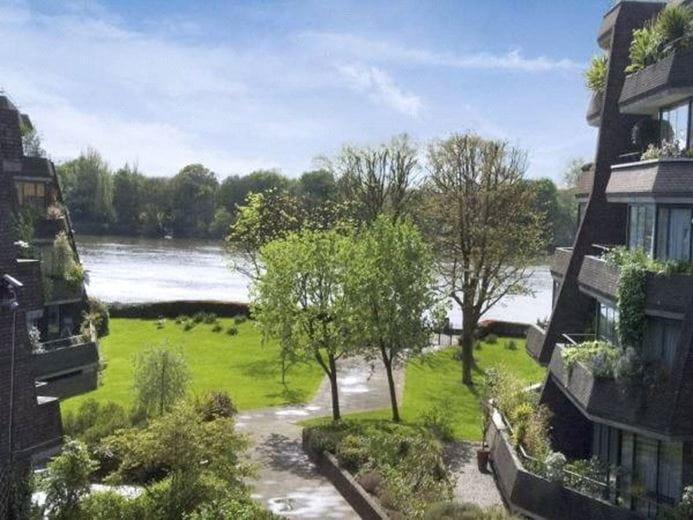 2 bedroom flat, Alder Lodge, 73 Stevenage Road SW6 - Available