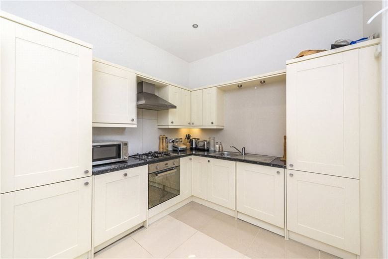3 bedroom flat, Bishops Mansions, Bishops Park Road SW6 - Available