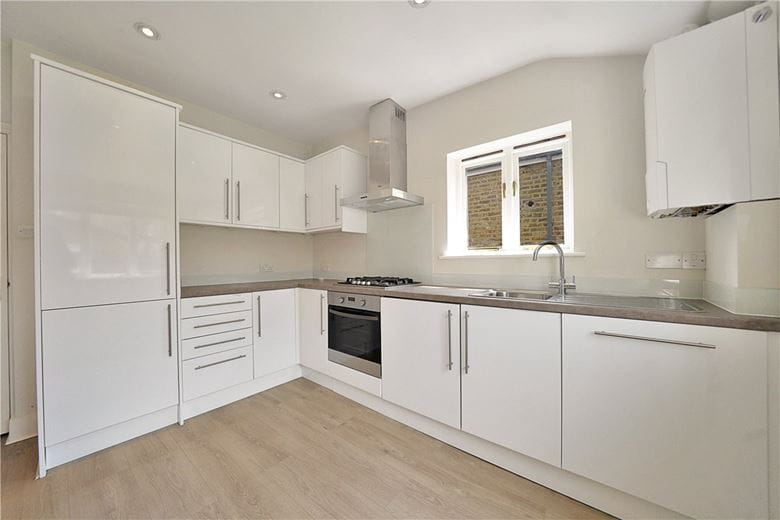 2 bedroom flat, Edenvale Street, London SW6 - Available