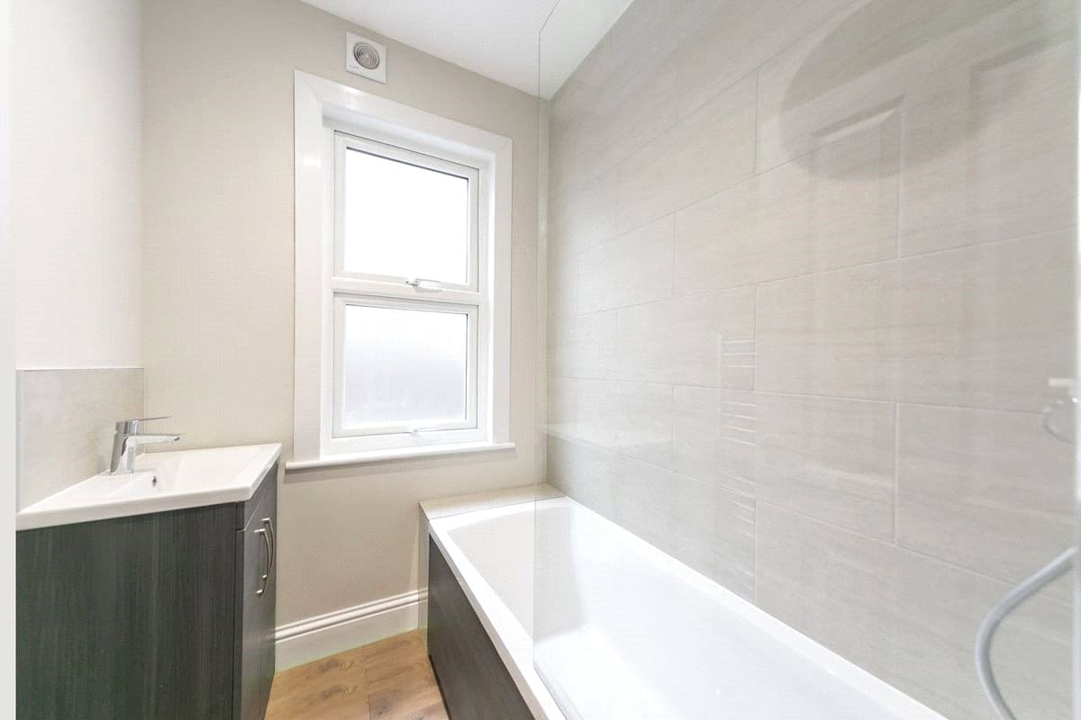 2 bedroom flat, Racton Road, London SW6 - Available