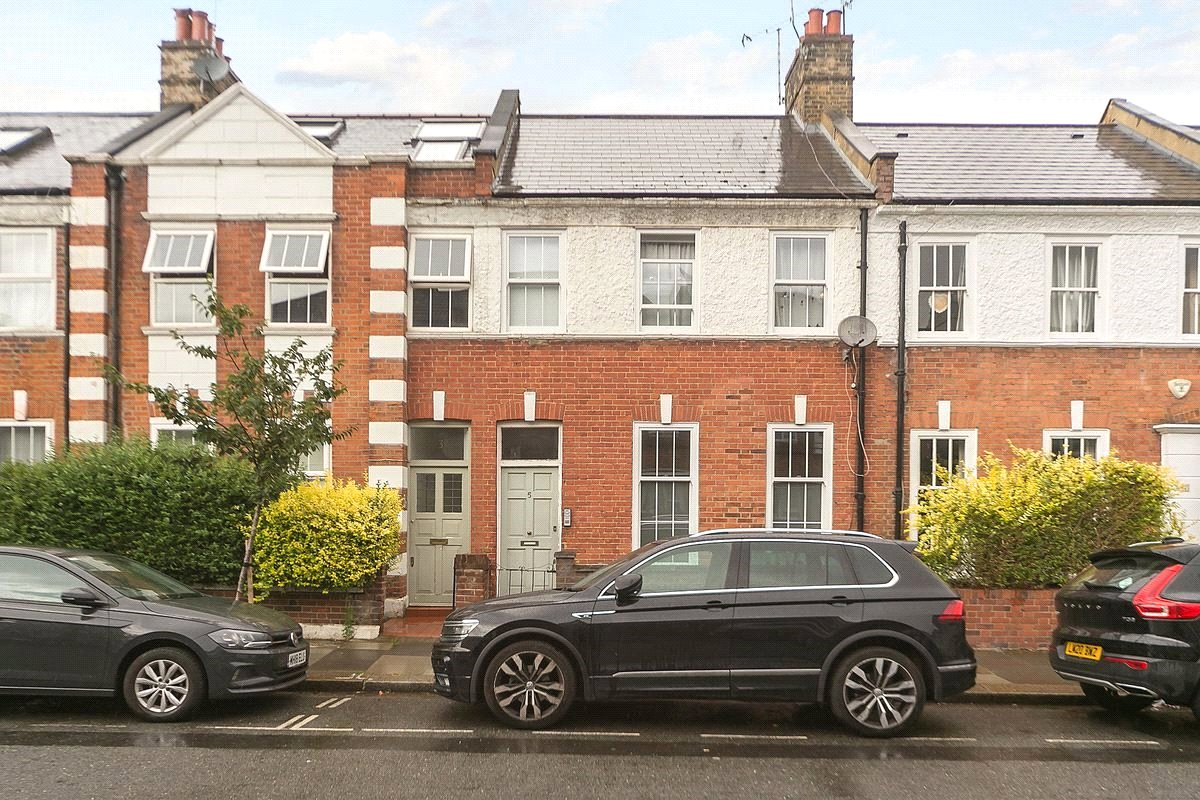 2 bedroom flat, Racton Road, London SW6 - Available