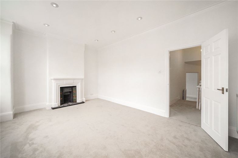 2 bedroom flat, Edenvale Street, London SW6 - Available