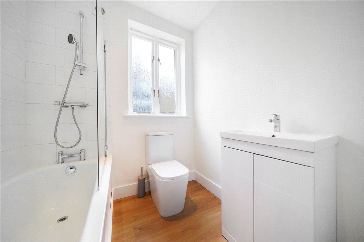 2 bedroom flat, Edenvale Street, London SW6 - Available