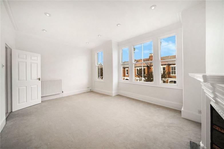 2 bedroom flat, Edenvale Street, London SW6 - Available