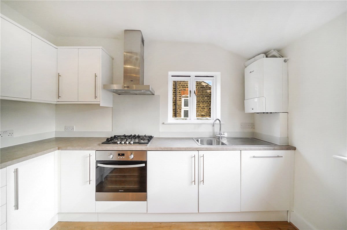 2 bedroom flat, Edenvale Street, London SW6 - Available