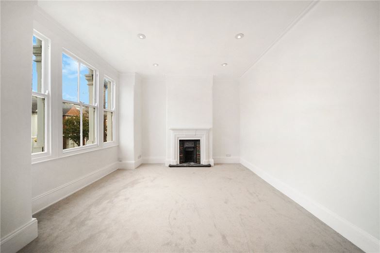 2 bedroom flat, Edenvale Street, London SW6 - Available
