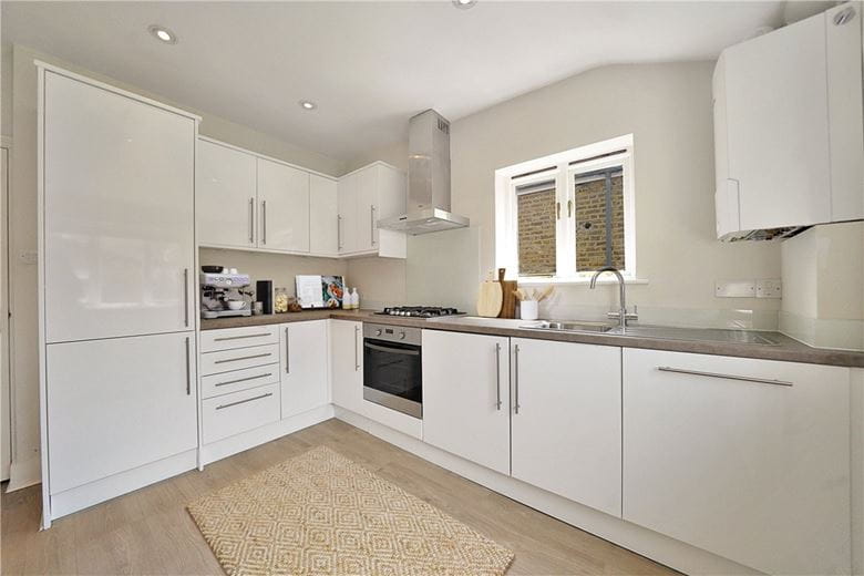 2 bedroom flat, Edenvale Street, London SW6 - Available