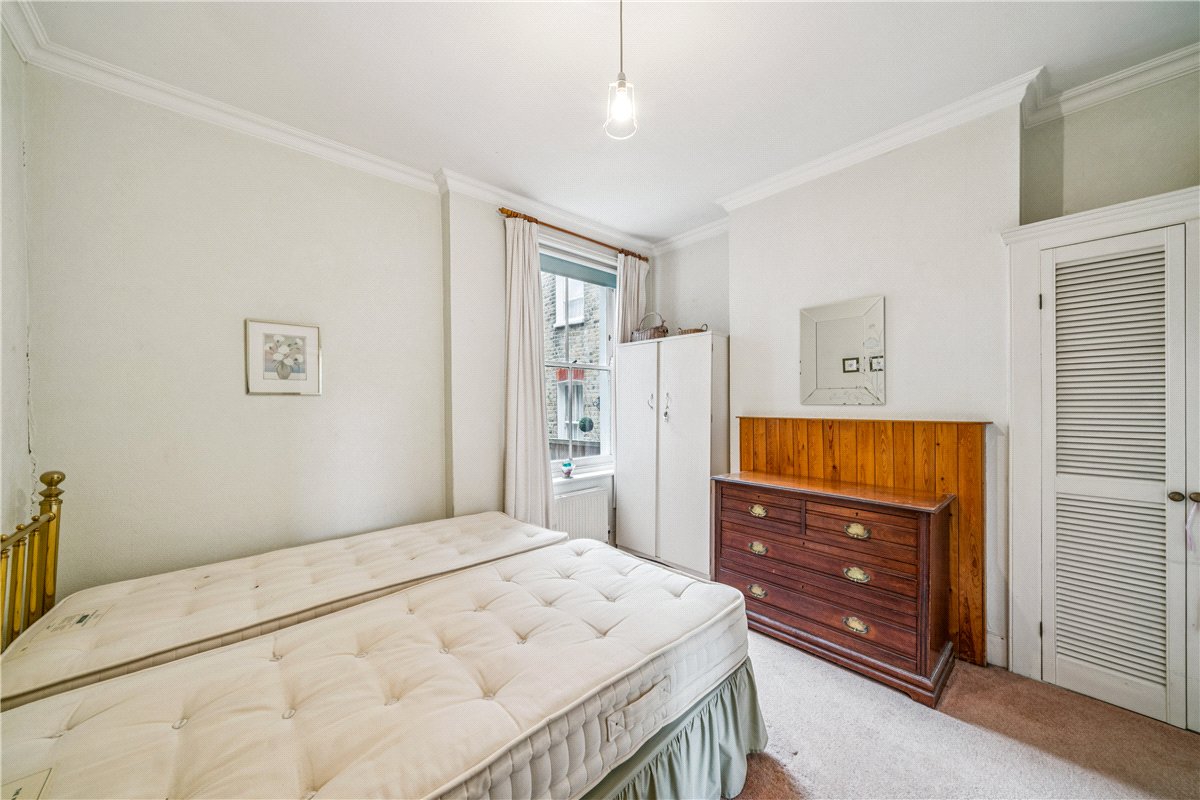 2 bedroom flat, Harbord Street, London SW6 - Available