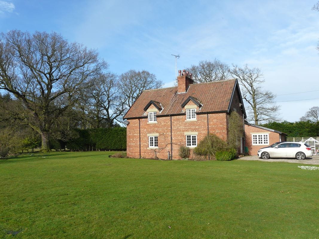 5 bedroom house, Camp Hill, Kirklington DL8 - Let Agreed