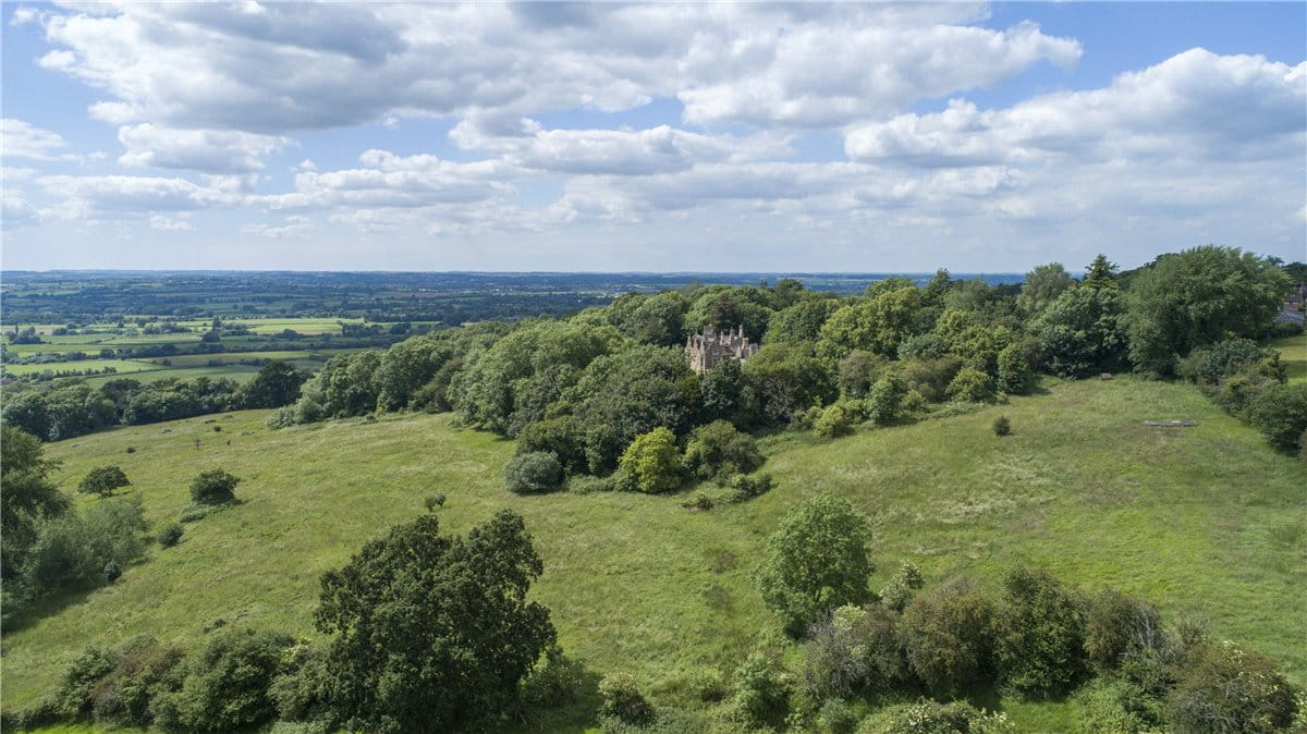 19 bedroom house, Bowden Hill, Lacock SN15 - Available