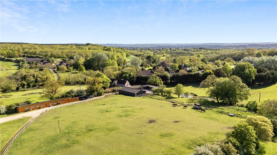25.6 acres House, Siston, Bristol BS16 - Available
