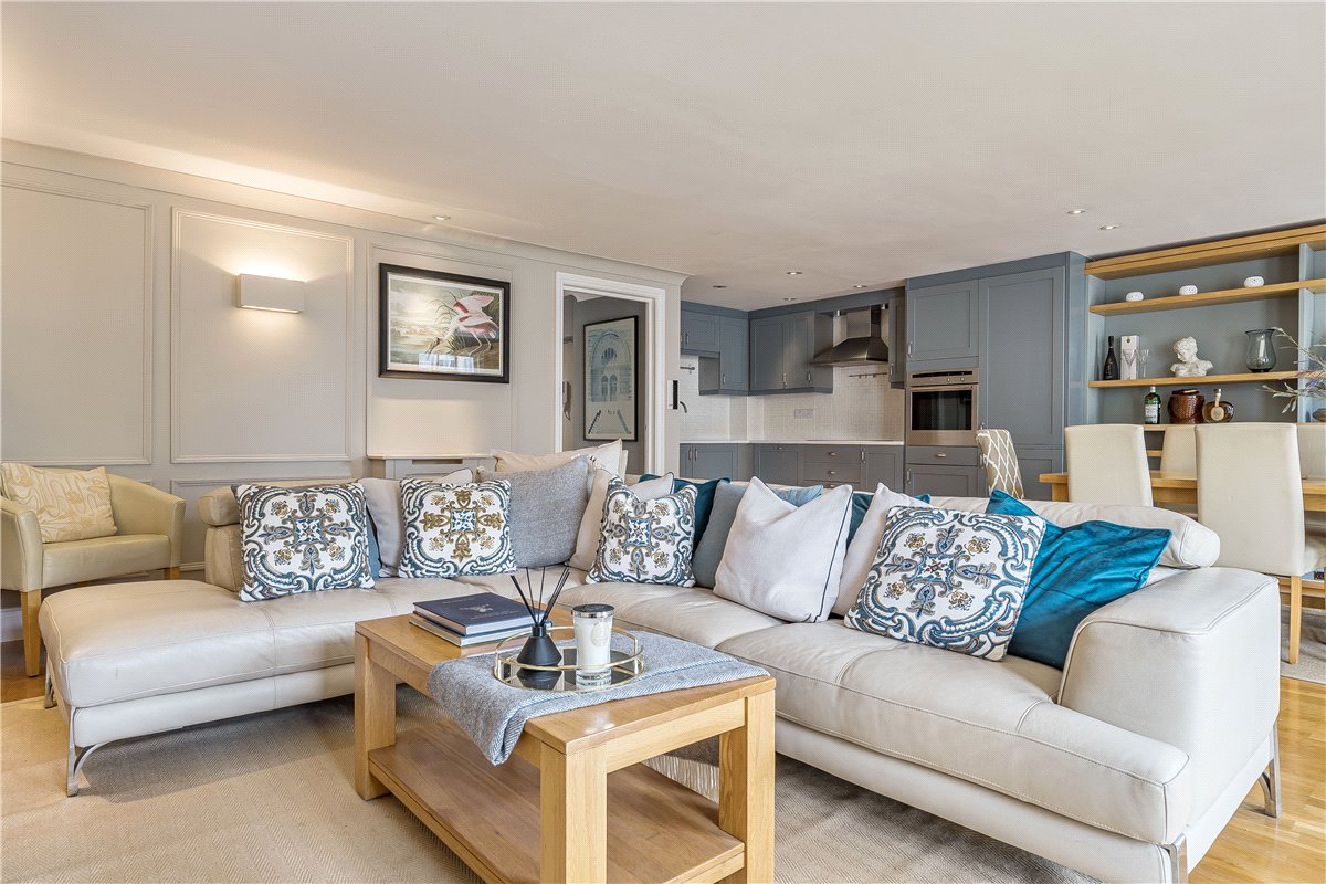 2 bedroom flat, Victoria Bridge Road, Bath BA1 - Sold STC