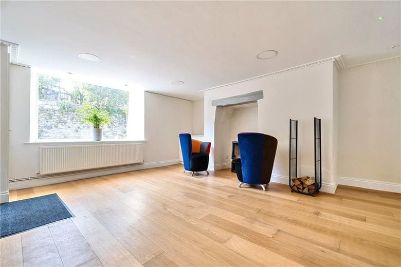 2 bedroom cottage, High Street, Batheaston BA1 - Available
