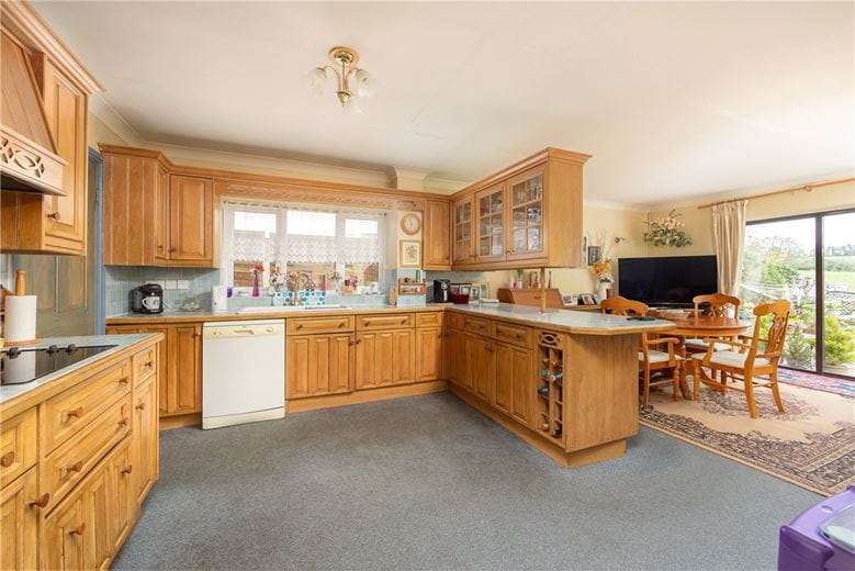 6 bedroom house, High Street, Wick BS30 - Available