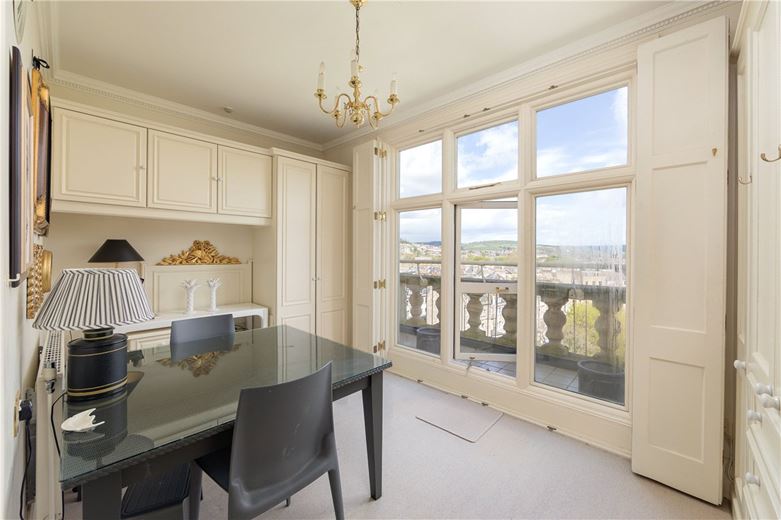 2 bedroom flat, The Empire, Grand Parade BA2 - Available