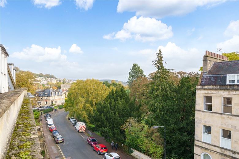2 bedroom flat, Henrietta Street, Bath BA2 - Available