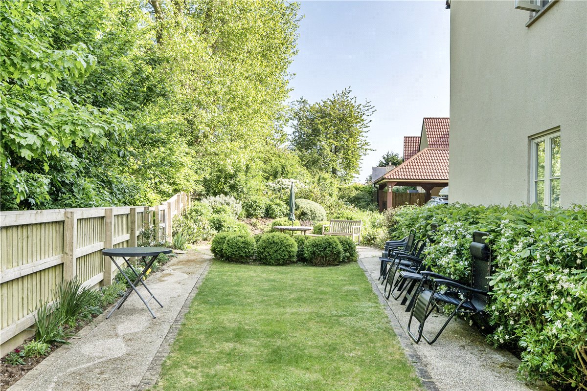 2 bedroom flat, Fortescue Street, Norton St. Philip BA2 - Available