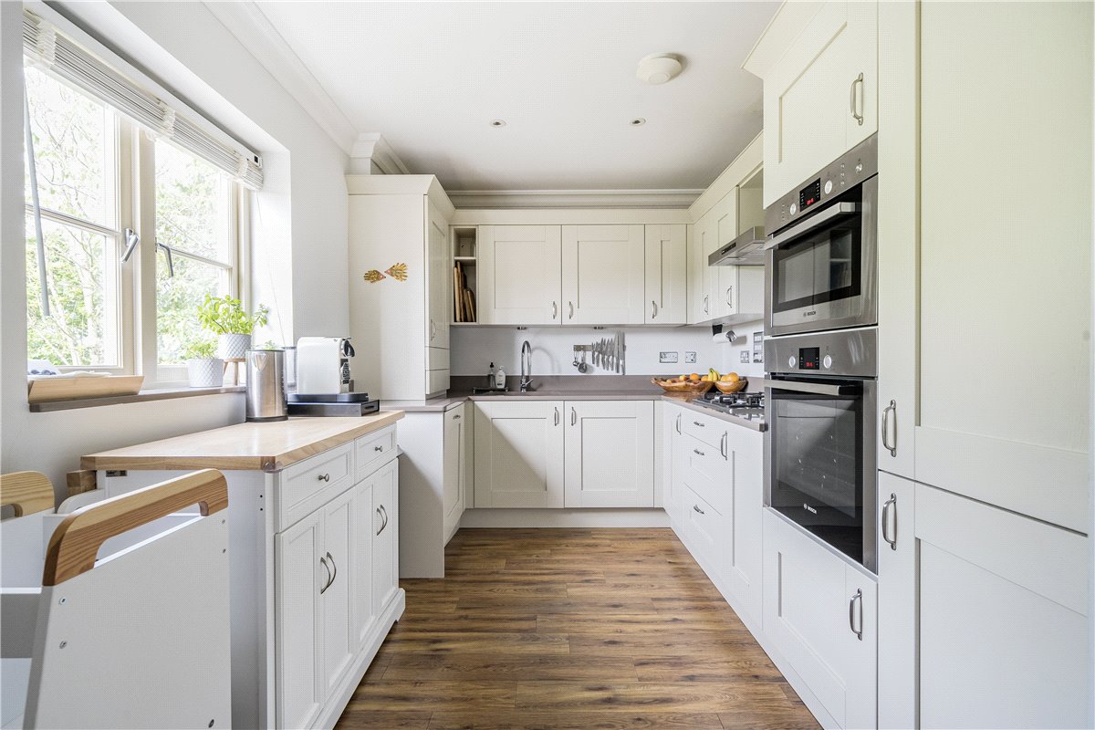 2 bedroom flat, Fortescue Street, Norton St. Philip BA2 - Available