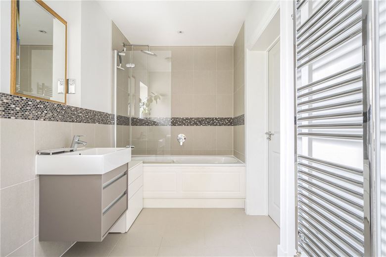 2 bedroom flat, Fortescue Street, Norton St. Philip BA2 - Available