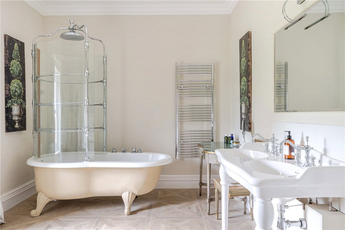 8 bedroom house, Rock Road, Wick BS30 - Available