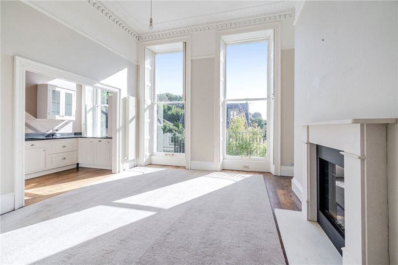 2 bedroom flat, Park Street, Bath BA1 - Available