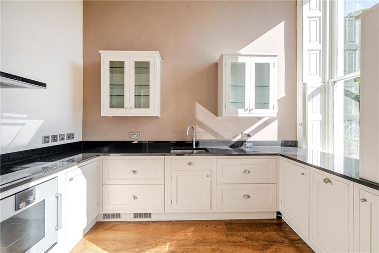 2 bedroom flat, Park Street, Bath BA1 - Available