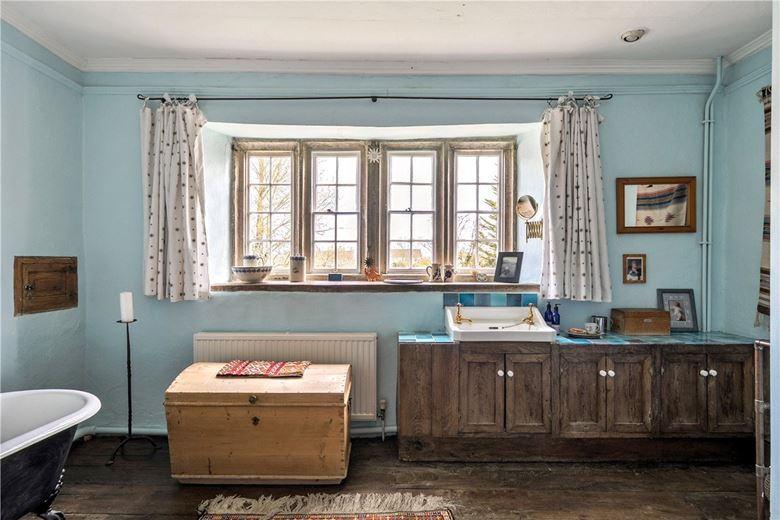 7 bedroom house, Neston, Corsham SN13 - Available