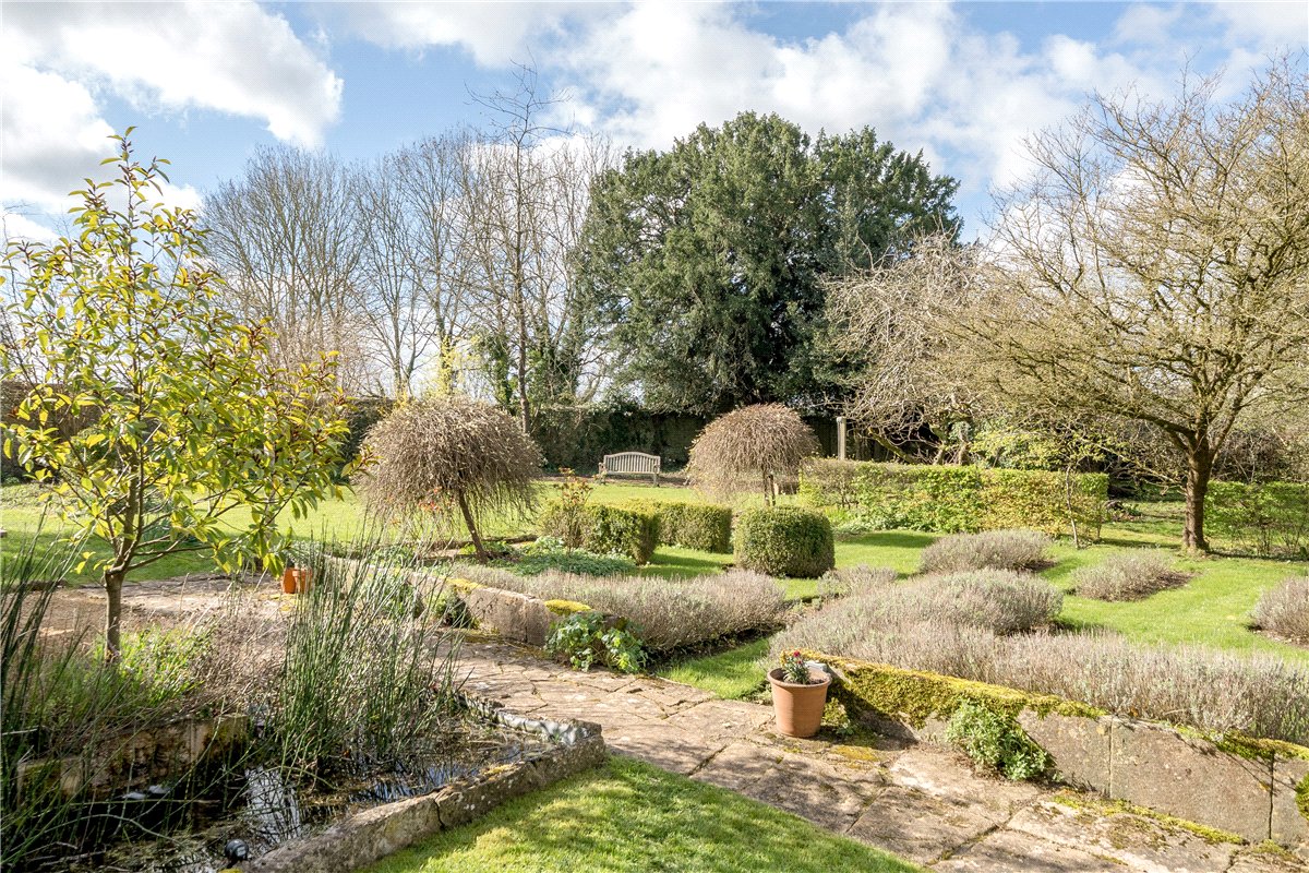 7 bedroom house, Neston, Corsham SN13 - Available