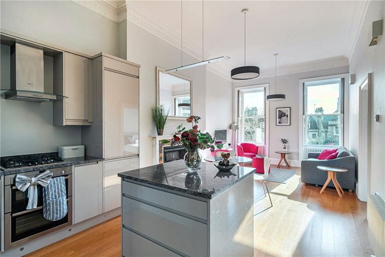2 bedroom flat, Brunswick Place, Bath BA1 - Available