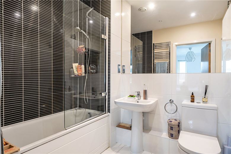 4 bedroom house, Stothert Avenue, Bath BA2 - Available